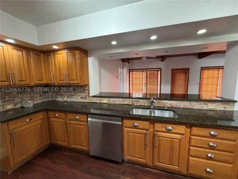 6305 Marlin Dr, Coral Gables FL - photo 8 of 26