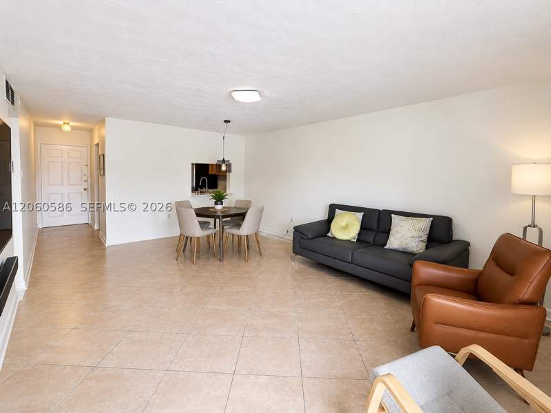 2 bedroom Condominium at 9651 SW 77th Ave 206E, Woodside In Kendall Condo, Miami — photo 2