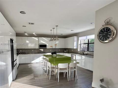 8925 NW 99th Ct, Doral FL - photo 12 of 24