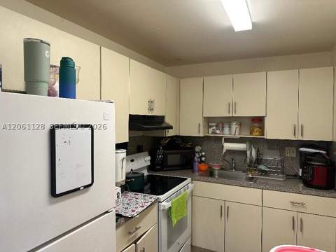1820 W 53rd St 518, Hialeah FL - photo 11 of 17