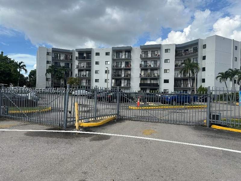 2 bedroom Condominium at 1820 W 53rd St 518, Versailles Plaza Condo, Hialeah — photo 2