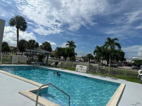 1820 W 53rd St 518, Hialeah FL - photo 6 of 17