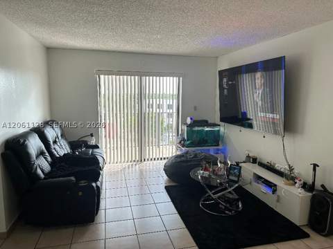1820 W 53rd St 518, Hialeah FL - photo 9 of 17