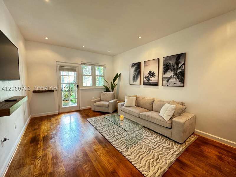 1 bedroom Condominium at 736 13th St 104, The Parc Vendome Condo, Miami Beach — photo 1