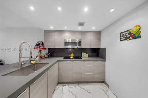 465 Ocean Dr 303, Miami Beach FL - photo 6 of 27
