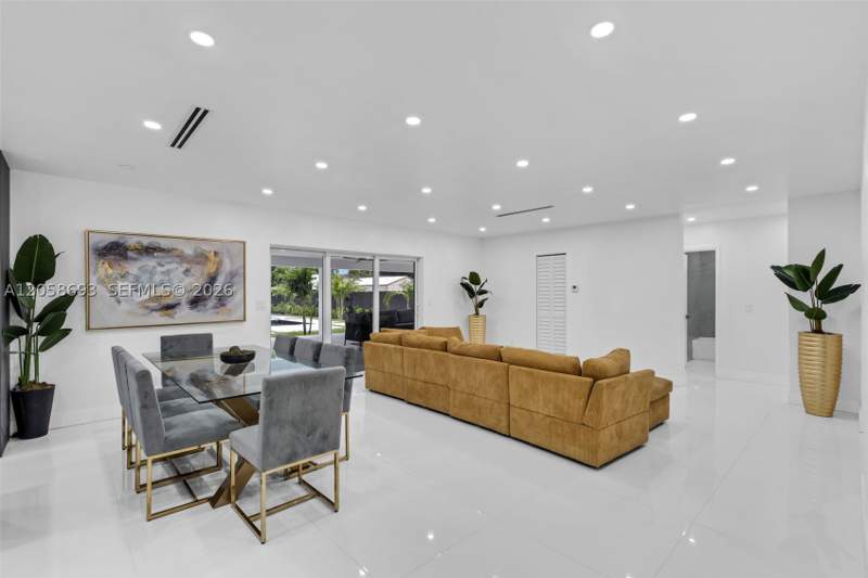 5 bedroom SingleFamilyResidence at 15230 NE 2nd Ave, Bisc Gardens Sec A, Miami — photo 2
