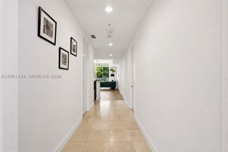 2 bedroom Condominium at 15051 Royal Oaks Ln 102, The Oaks I Condo, North Miami — photo 2