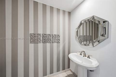 15051 Royal Oaks Ln 102, North Miami FL - photo 24 of 42