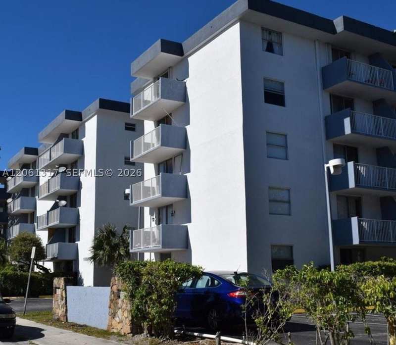 2 bedroom Condominium at 1801 S Treasure Dr 115, North Bay Villas Condo, North Bay Village — photo 1