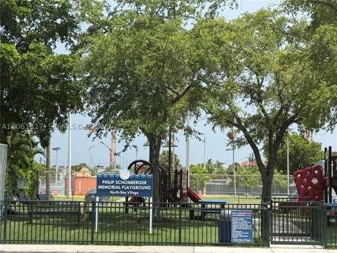 1801 S Treasure Dr 115, North Bay Village FL - photo 11 of 30