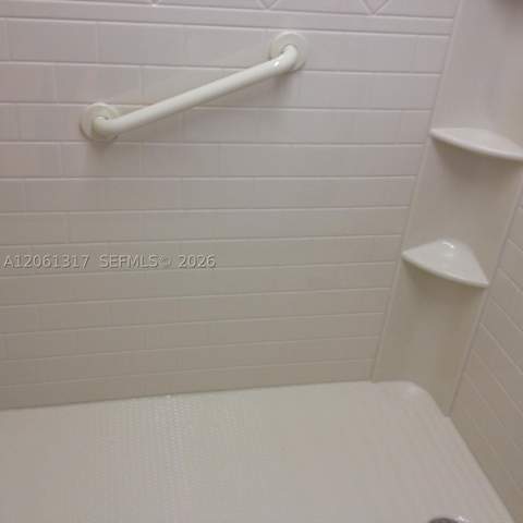 1801 S Treasure Dr 115, North Bay Village FL - photo 13 of 30