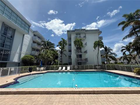 1801 S Treasure Dr 115, North Bay Village FL - photo 8 of 30