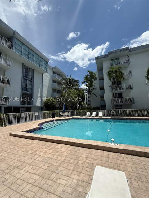 1801 S Treasure Dr 115, North Bay Village FL - photo 9 of 30