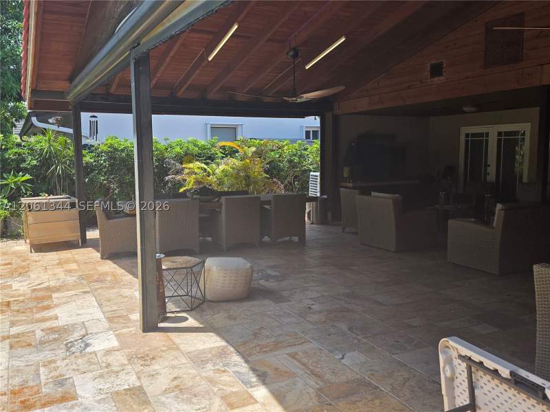 4 bedroom SingleFamilyResidence at 15331 Durnford Dr, Miami Lakes Eagle Nest SE, Miami Lakes — photo 3