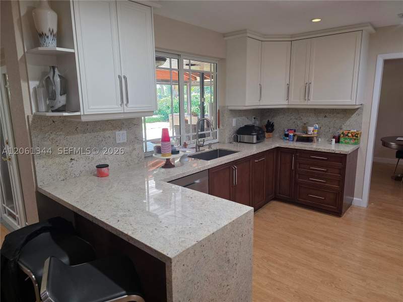 4 bedroom SingleFamilyResidence at 15331 Durnford Dr, Miami Lakes Eagle Nest SE, Miami Lakes — photo 4
