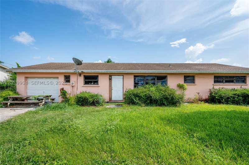 3 bedroom SingleFamilyResidence at 822 NW 15th St, Newport, Homestead — photo 1