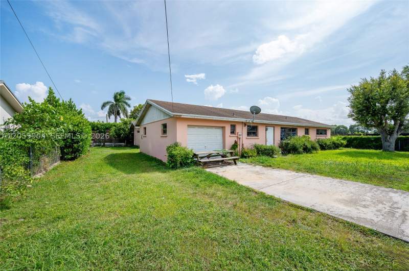 3 bedroom SingleFamilyResidence at 822 NW 15th St, Newport, Homestead — photo 3