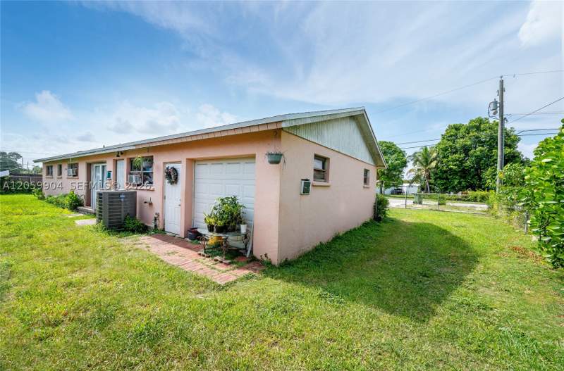 3 bedroom SingleFamilyResidence at 822 NW 15th St, Newport, Homestead — photo 5