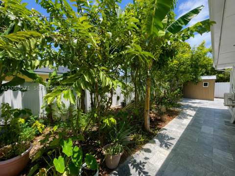 19727 SW 118th Pl, Miami FL - photo 10 of 18