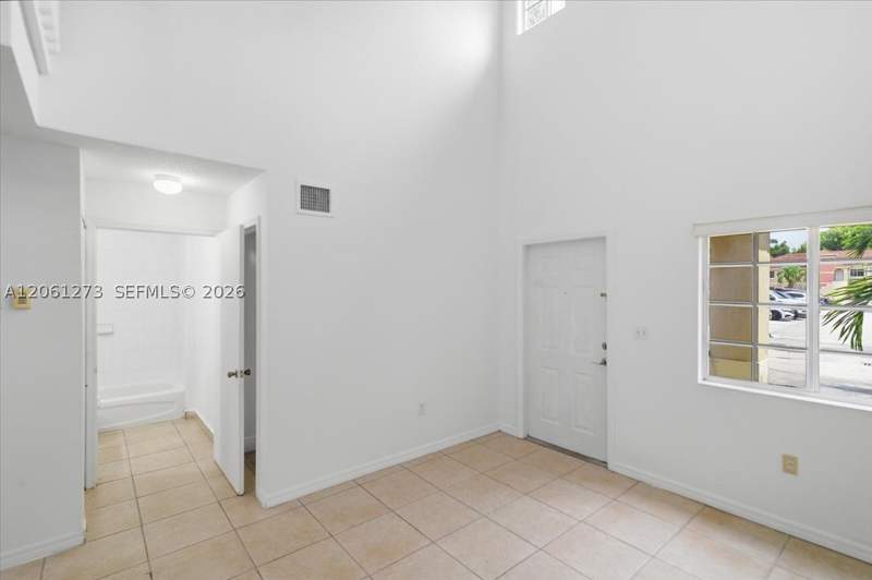 3 bedroom Condominium at 7245 NW 173rd Dr 2505, Bonita Golf View Townvill, Hialeah — photo 4