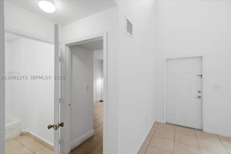 3 bedroom Condominium at 7245 NW 173rd Dr 2505, Bonita Golf View Townvill, Hialeah — photo 5