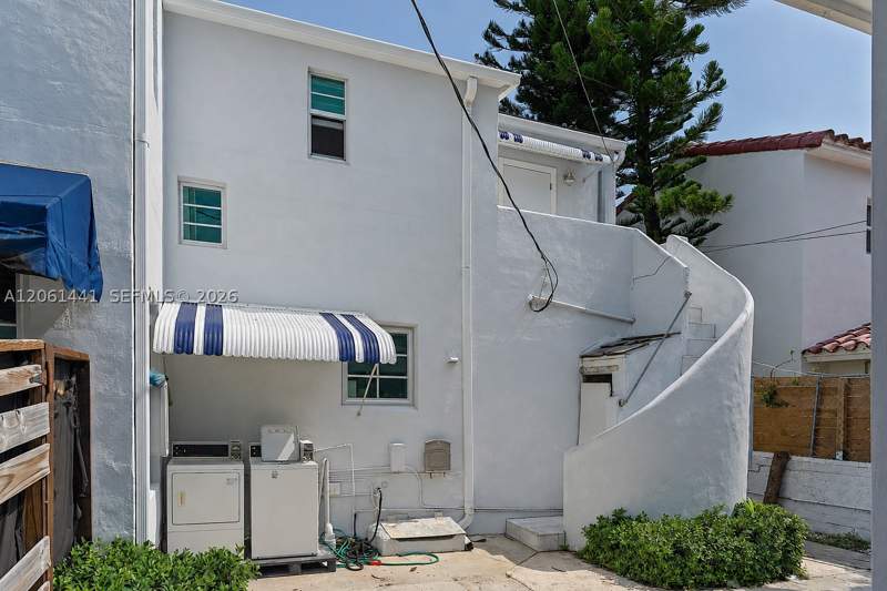 5 bedroom SingleFamilyResidence at 821 Espanola Way, Espanola Villas 1st Addn, Miami Beach — photo 3