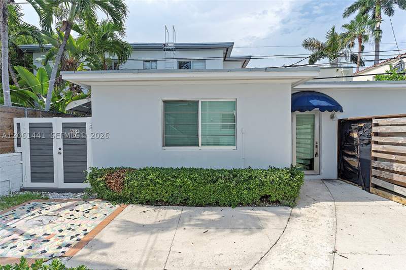 5 bedroom SingleFamilyResidence at 821 Espanola Way, Espanola Villas 1st Addn, Miami Beach — photo 4