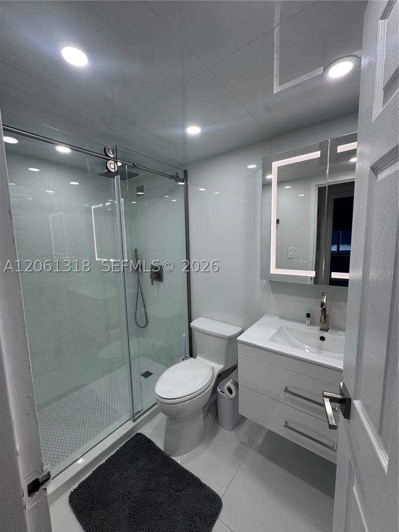 2 bedroom Condominium at 5401 Collins Ave 334, The Carriage House Condo, Miami Beach — photo 2