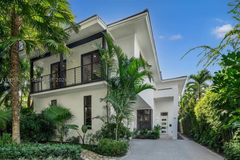 4 bedroom SingleFamilyResidence at 3630 Avocado Ave, Coco Gve Pk 2 Amd, Miami — photo 1