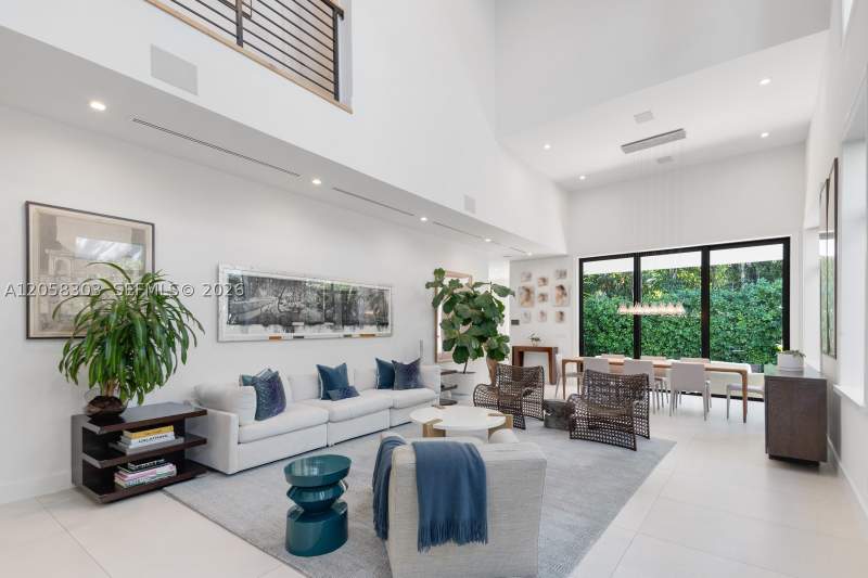 4 bedroom SingleFamilyResidence at 3630 Avocado Ave, Coco Gve Pk 2 Amd, Miami — photo 3