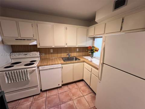 1665 Bay Rd 416, Miami Beach FL - photo 16 of 37