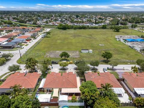 12260 SW 214th St 2, Miami FL - photo 14 of 36