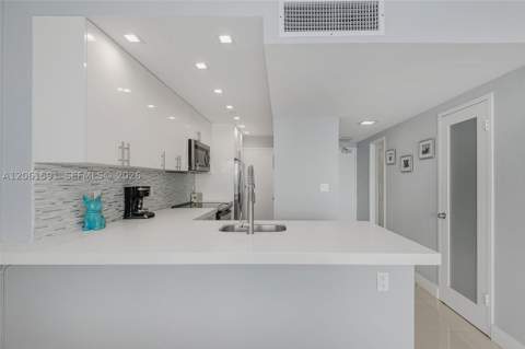 1000 West Ave 1220, Miami Beach FL - photo 12 of 22