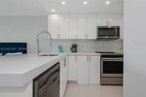 1000 West Ave 1220, Miami Beach FL - photo 13 of 22