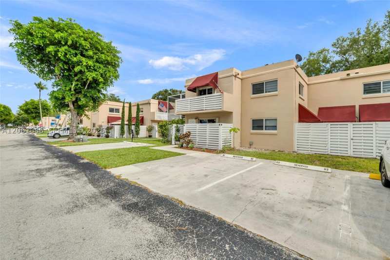 3 bedroom Townhouse at 14382 SW 97th Ter, Kendall Center, Miami — photo 1