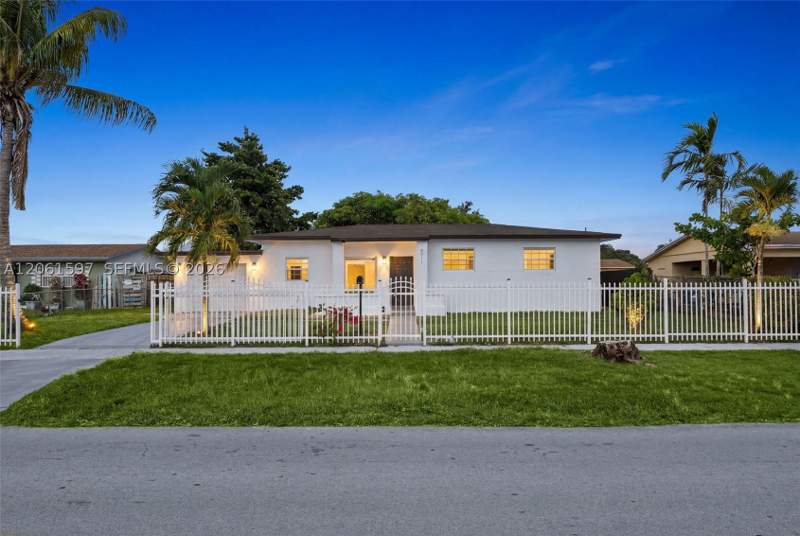 4 bedroom SingleFamilyResidence at 4011 NW 171st St, Carol City Corr Pl Of, Miami Gardens — photo 4