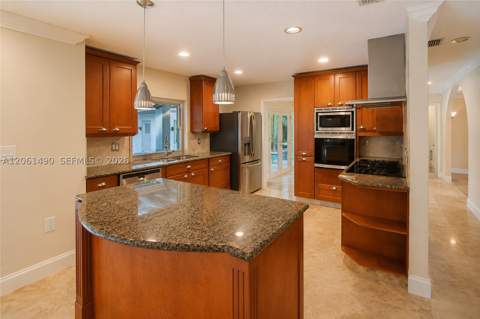 8601 SW 174th St, Palmetto Bay FL - photo 16 of 40
