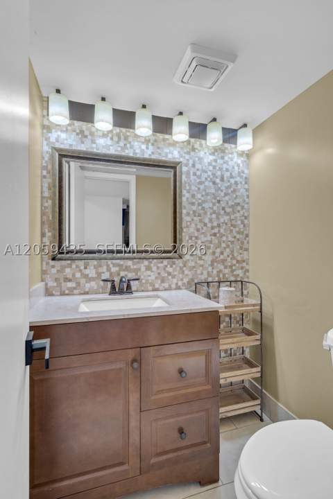 683 NE 206th Ter, Miami FL - photo 17 of 46