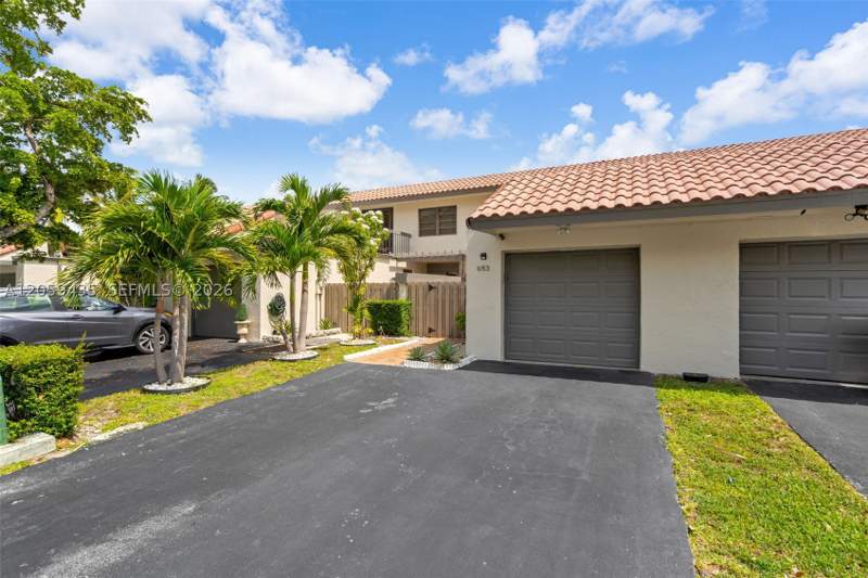 3 bedroom SingleFamilyResidence at 683 NE 206th Ter, Townhouses Of The Calif C, Miami — photo 2