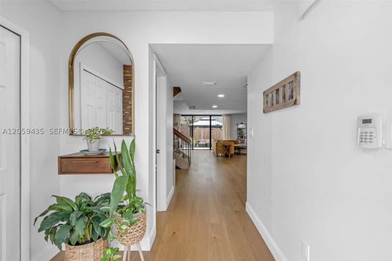 3 bedroom SingleFamilyResidence at 683 NE 206th Ter, Townhouses Of The Calif C, Miami — photo 4