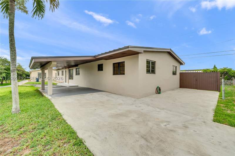 5 bedroom SingleFamilyResidence at 2000 SW 84th Ave, Westchester Part 2, Miami — photo 4