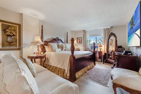 90 Edgewater Dr 501, Coral Gables FL - photo 12 of 20