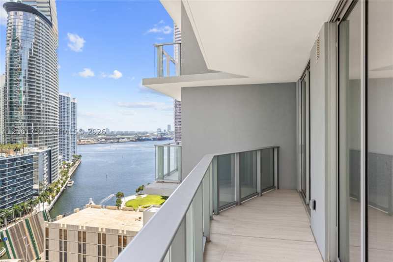 1 bedroom Condominium at 77 SE 5th Street 2205, Brickell Point, Miami — photo 1
