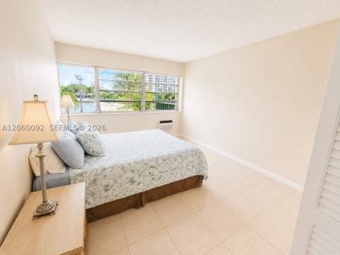 220 Kings Point Dr 211, Sunny Isles Beach FL - photo 11 of 24