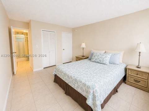 220 Kings Point Dr 211, Sunny Isles Beach FL - photo 12 of 24