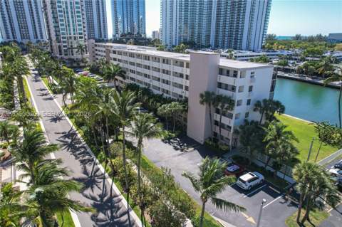 220 Kings Point Dr 211, Sunny Isles Beach FL - photo 17 of 24