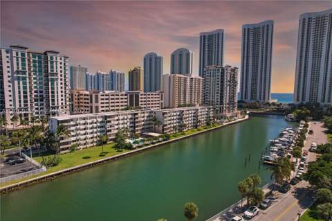 220 Kings Point Dr 211, Sunny Isles Beach FL - photo 24 of 24