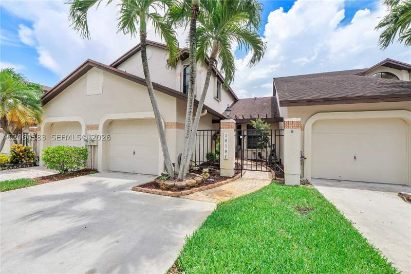 3 bedroom Townhouse at 10191 SW 137th Pl, Valencia Townhomes, Miami — photo 2