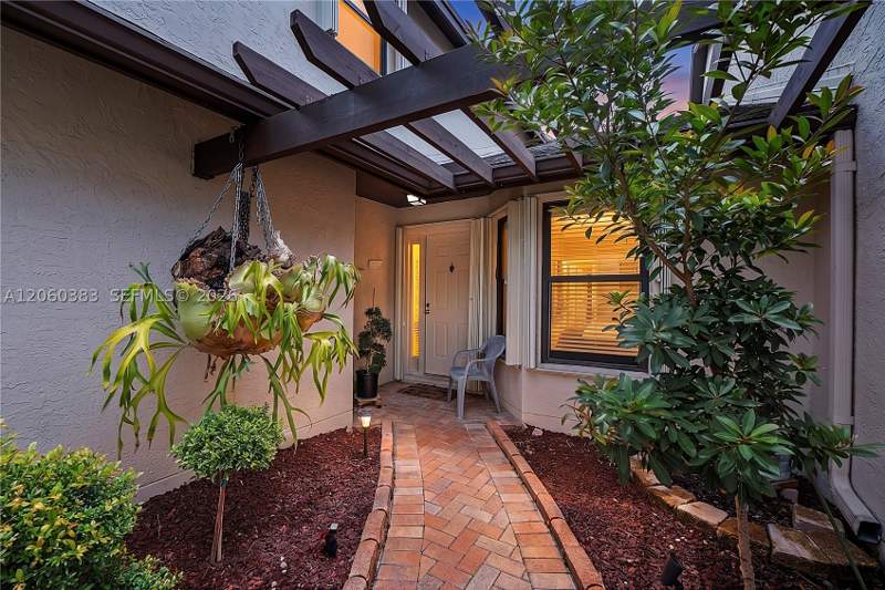 3 bedroom Townhouse at 10191 SW 137th Pl, Valencia Townhomes, Miami — photo 4