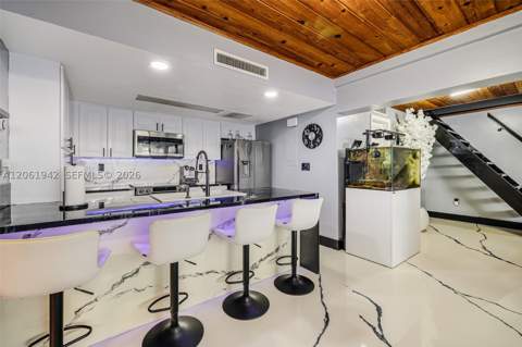6402 Windmill Gate Rd, Miami Lakes FL - photo 6 of 59